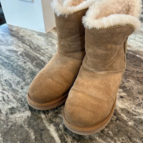 UGG Florence style boots, size 4 (have wear, see photos) - Picture 3 of 9